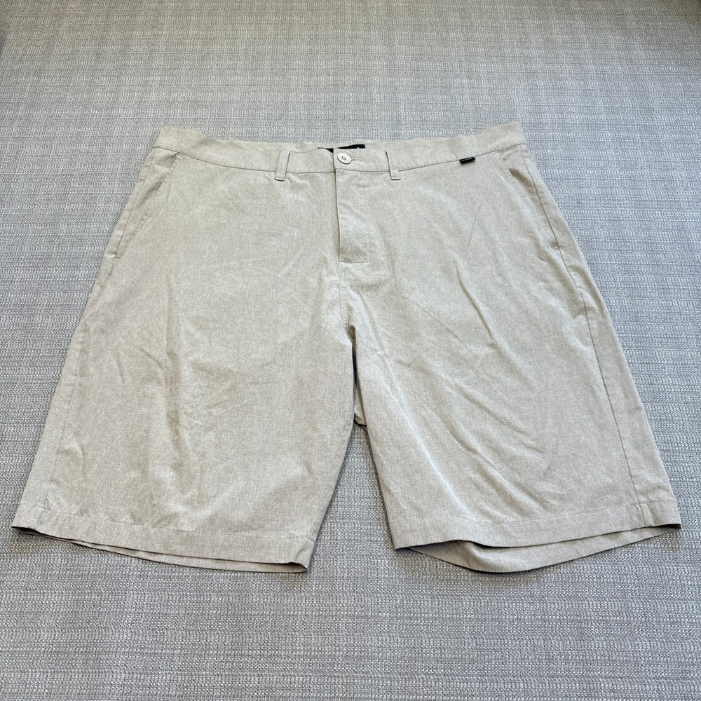 Travis Mathew Golf Shorts Mens 40 Beige Performance Stretch Flat Front Casual